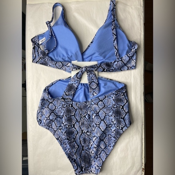 Bar III Slithering Bathing Suit Color Peri Allure Medium - Picture 5 of 14